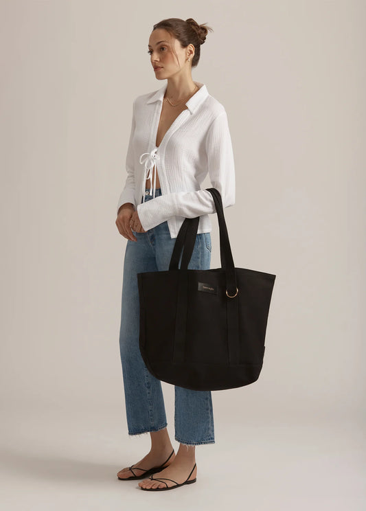 THE FAVORITE DAUGHTER THE TRAVEL TOTE